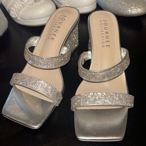 Sparkly Women’s Shoes 2.5” heel Size 8 New